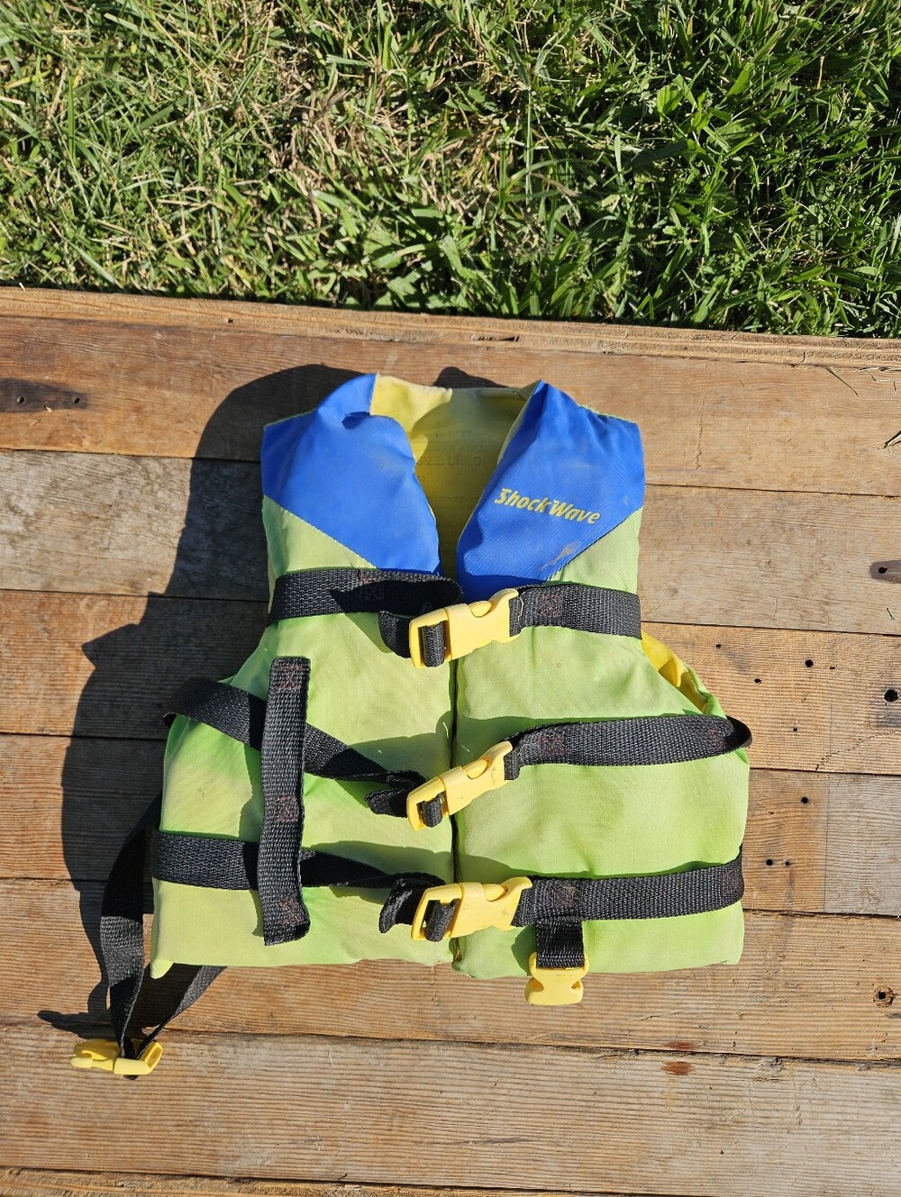 Shockwave kids life jacket in blue and green, size child #waterfun #safety